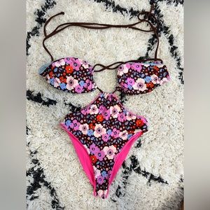 Reversible & adjustable one piece swimsuit from ONEONE swimwear.